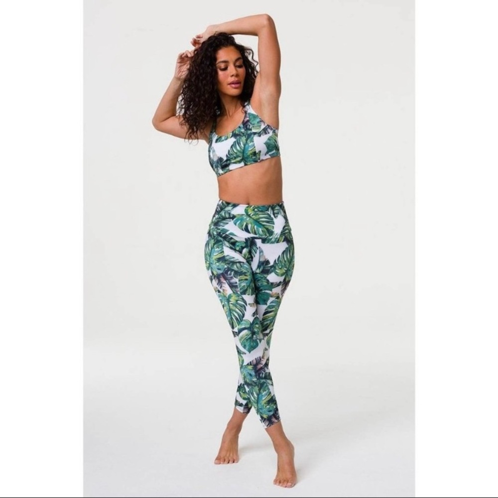 Onzie Tropics Print High Rise Midi
Leggings S/M